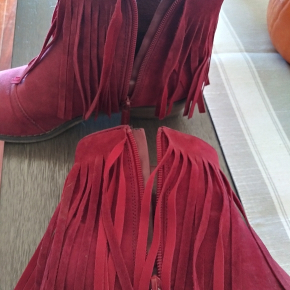 Boots - Picture 3 of 5